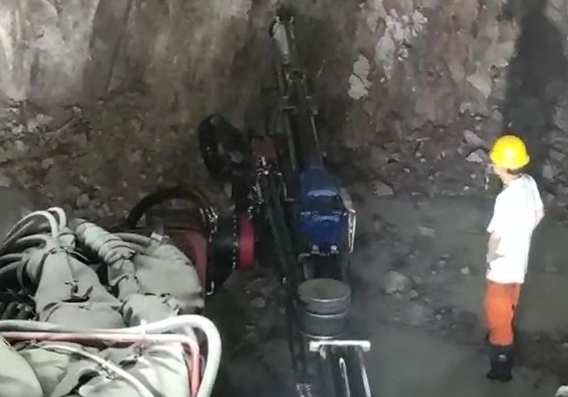 液压凿岩机视频